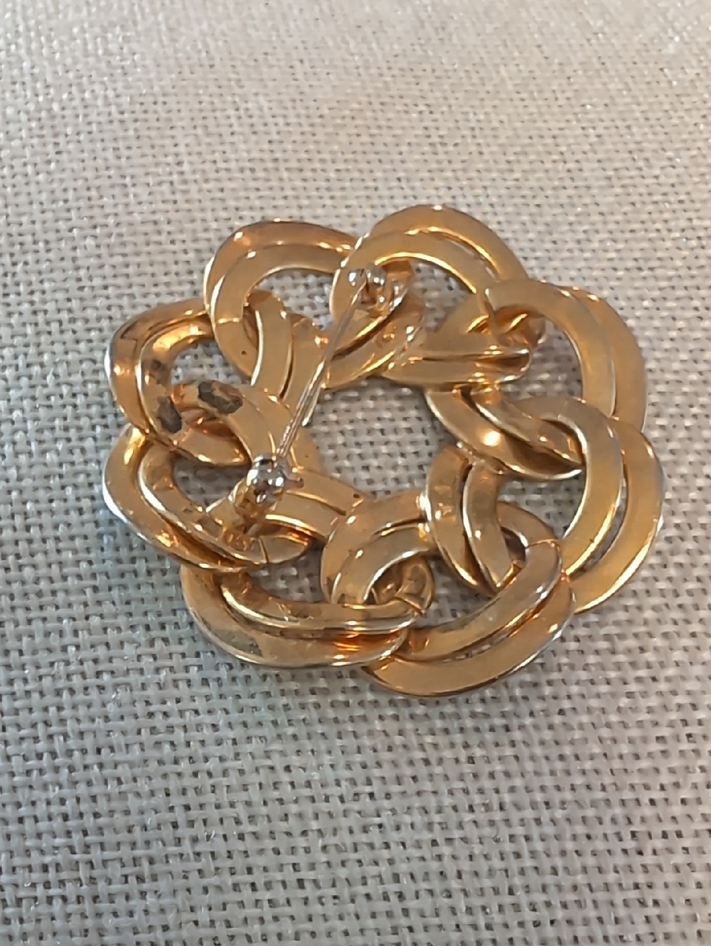 Elegant Gold-Tone Interlinked Floral Brooch - Women's Jewelry
